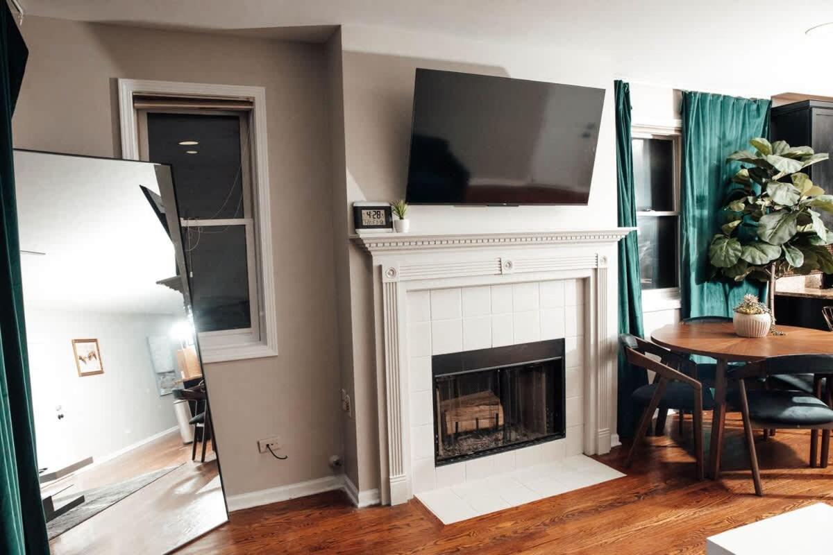 Modern & Spacious Stay In Historic Bronzeville Chicago Esterno foto