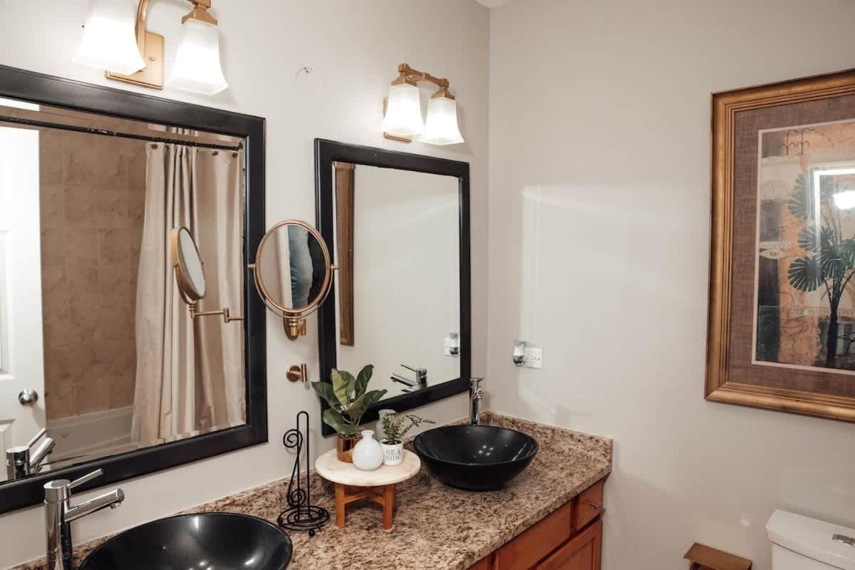 Modern & Spacious Stay In Historic Bronzeville Chicago Esterno foto